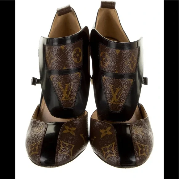 🎉🎉HOST PICK ♥️🎉❤️❤️ Louis Vuitton Leather D'Orsay Pumps
Black❤️❤️ - Picture 3 of 5